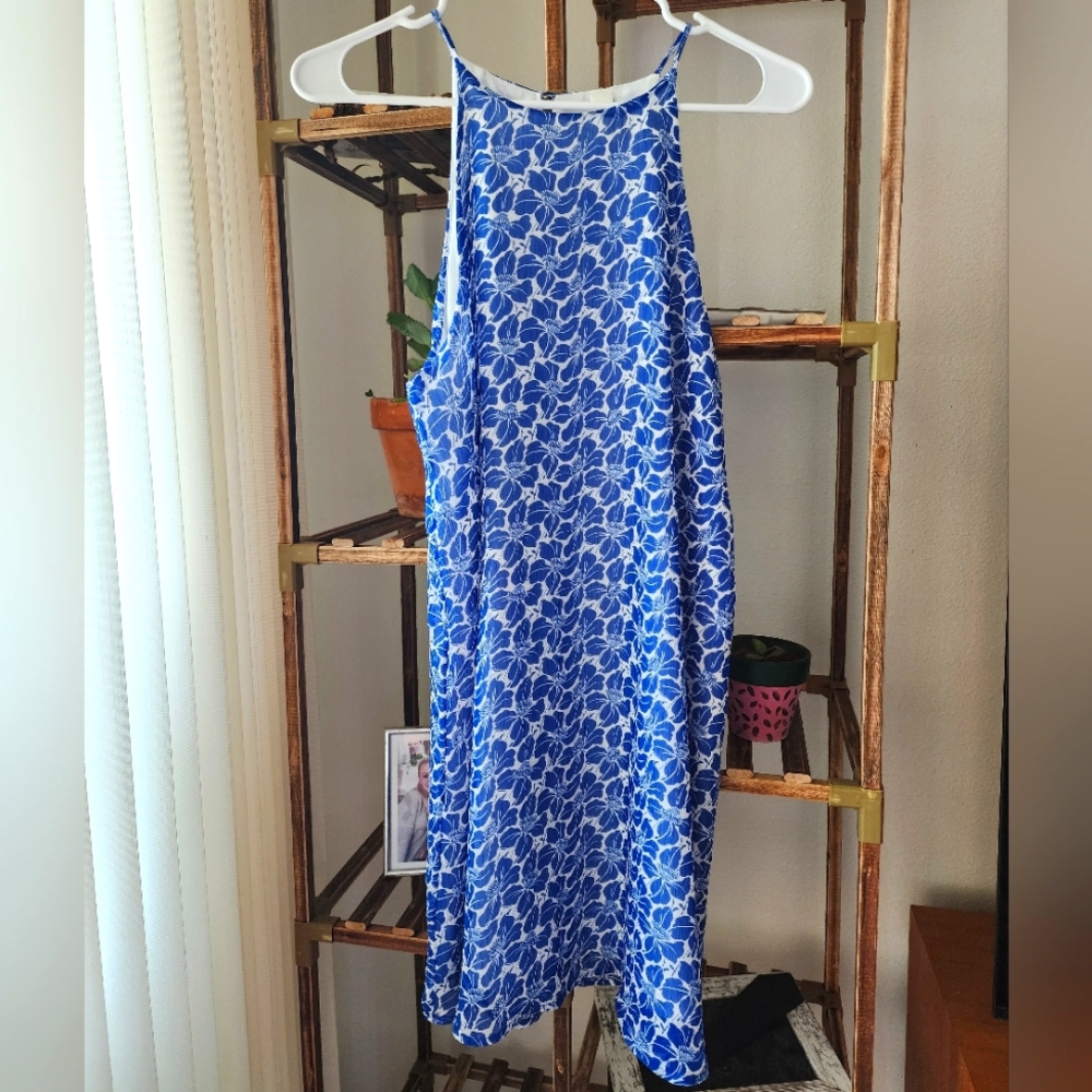 Mahina Blue and White floral mini dress Size Medium